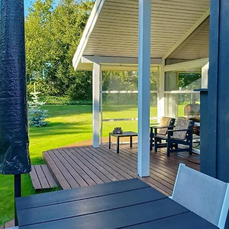 6 Person In Farso-by Traum *