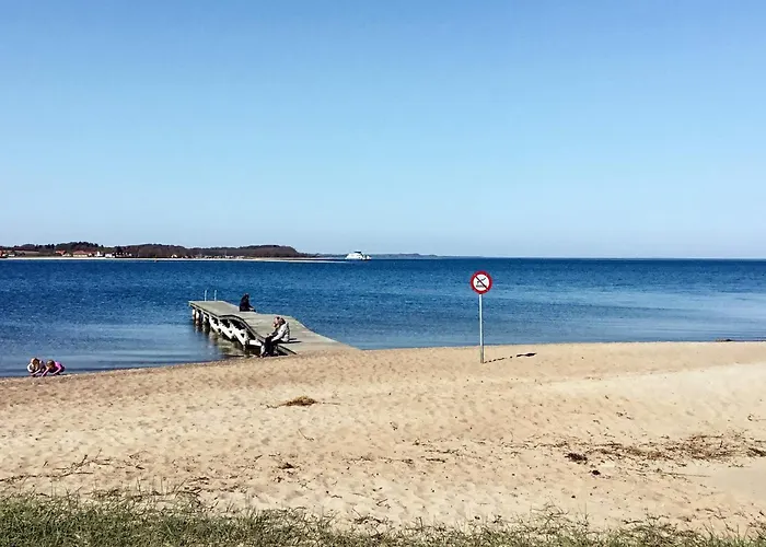 6 Person In Farso-by Traum * Farsø